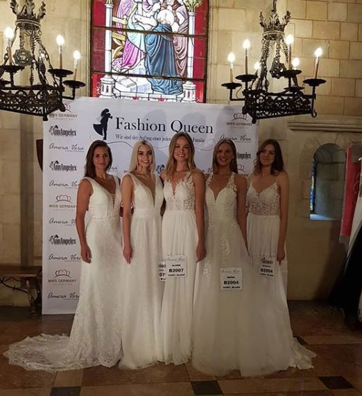 Braut- und Abendmode Boev in Offenburg, Miss Germany Collection 2020, 5 Models stehen zur Schau